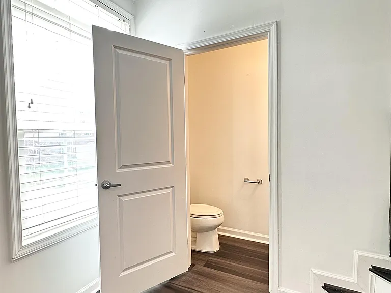 6314 Halsted Ave — Photo 2