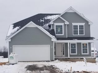 6207 Lakewood Ln E, Lockport, NY 14094