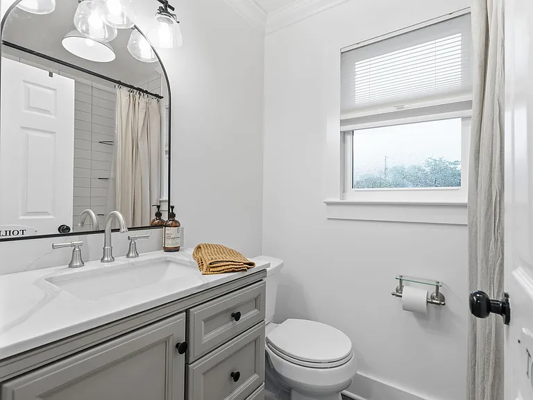 300 Abbott Rd — Photo 9