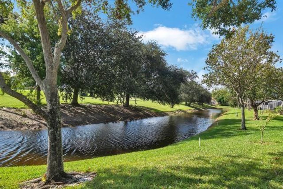 676 W Palm Aire Drive, photo 8
