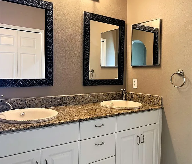 601 Casabella Cir — Photo 22