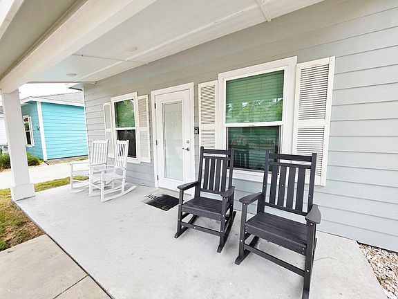 5th image of 121 Oasis Cir