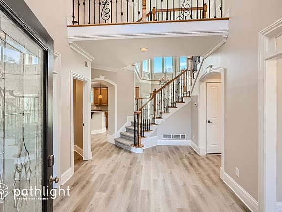 2nd image of 120 Hiett Ct