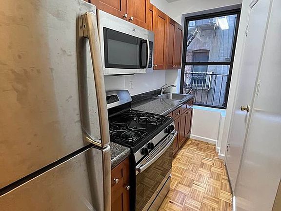 3rd image of 369 Broome St APT 28