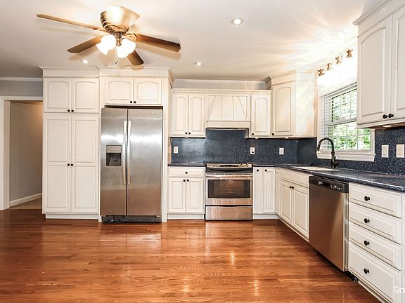 4th image of 709 Huntington Dr