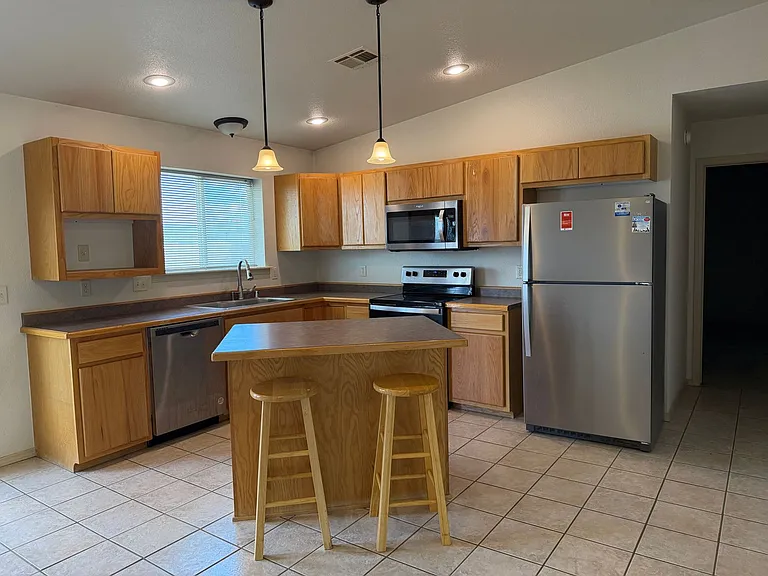 2353 Sierra Vista Ct — Photo 4
