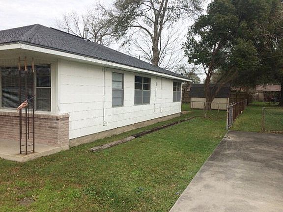 3rd image of 203 S 2nd St