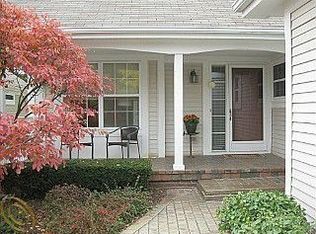 5373 Forest Ridge Dr #1, Clarkston, MI 48346