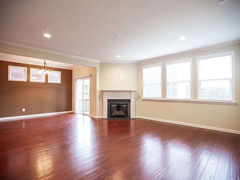 2124 Kirkwood Dr — Photo 6