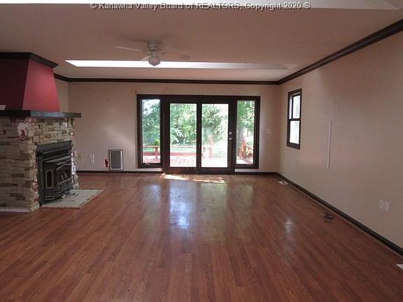 3rd image of 1306 Camden Dr