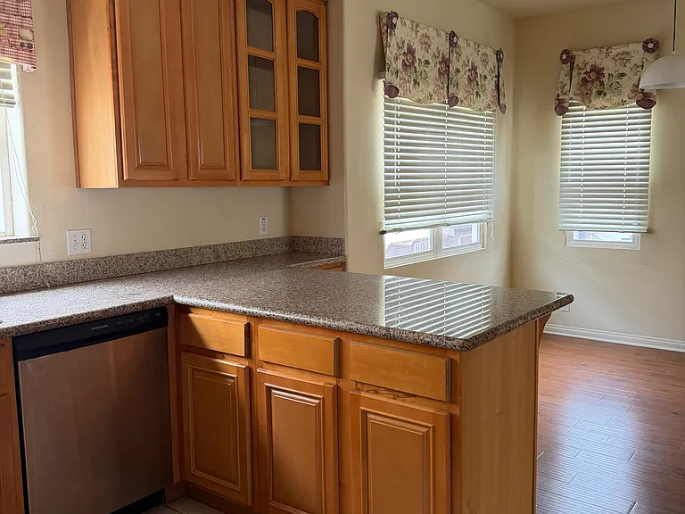 77 S Sierra Madre Blvd #10 — Photo 8