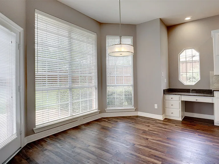 1410 Dartmouth Dr — Photo 6