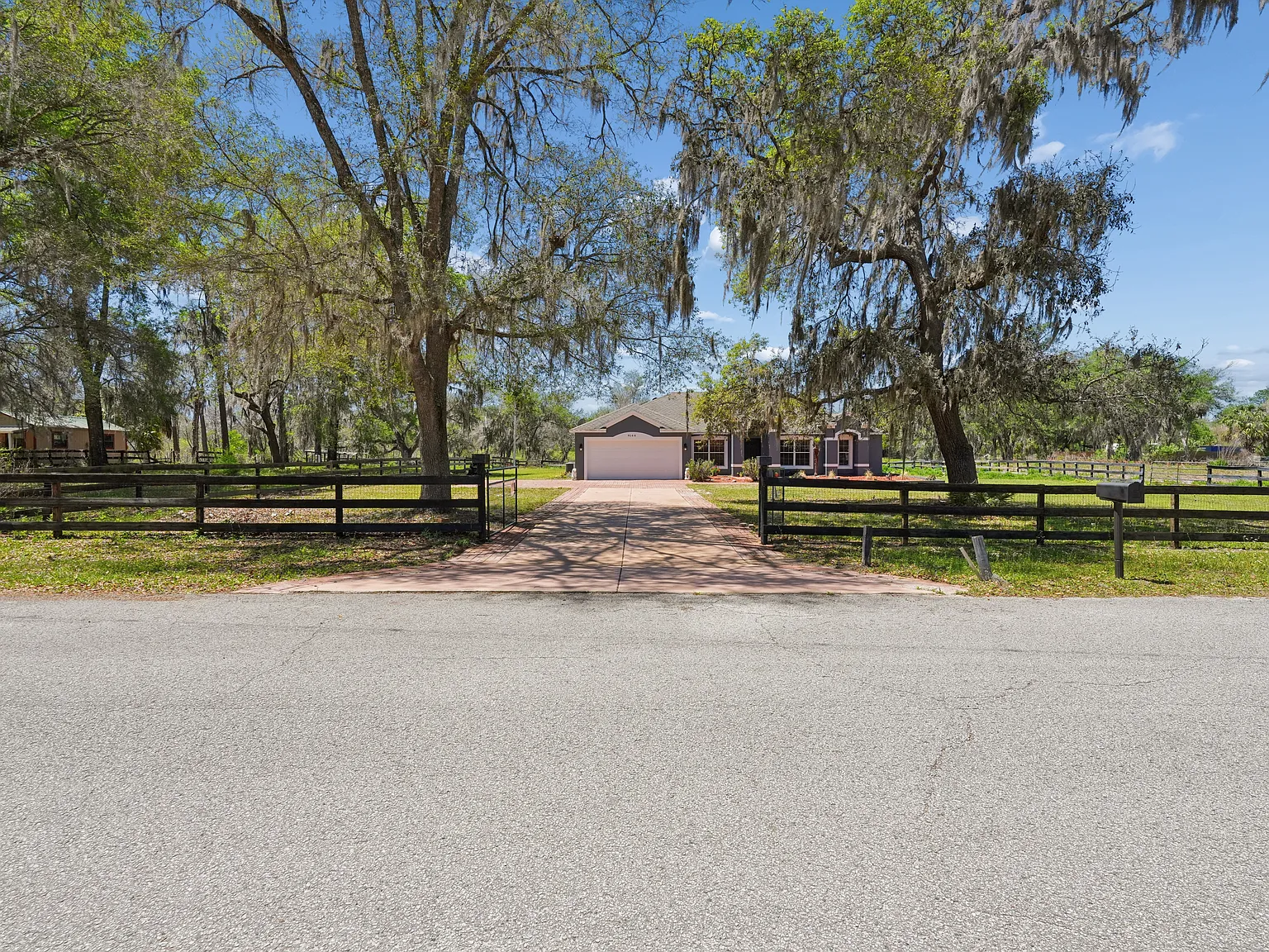 4 bed, 2712 sqft, $2,950 — Photo 1
