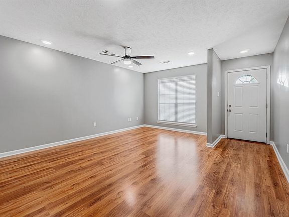 3rd image of 2470 Remington Rd