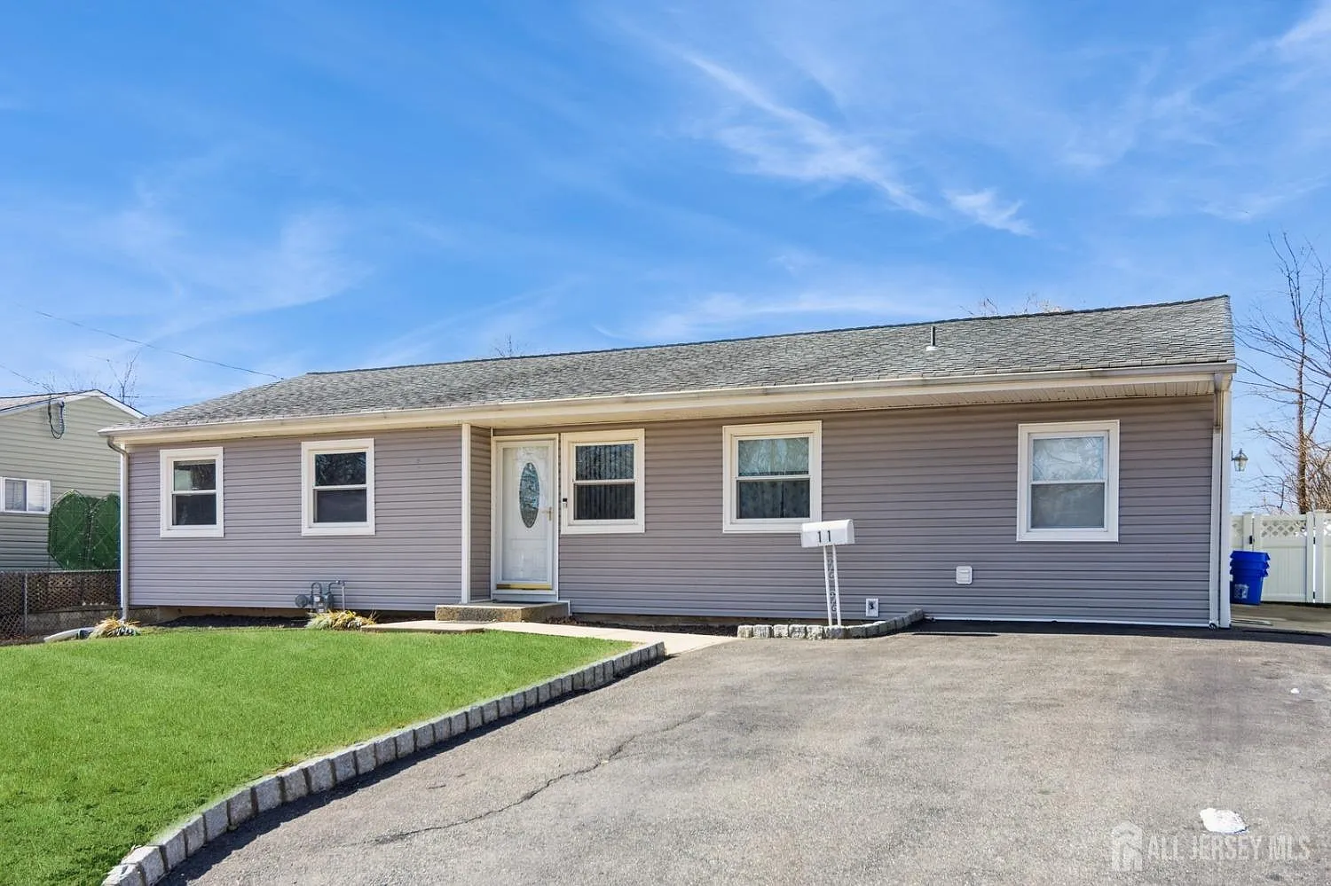 3 bed, 1.5 bath, $3,300 — Photo 2