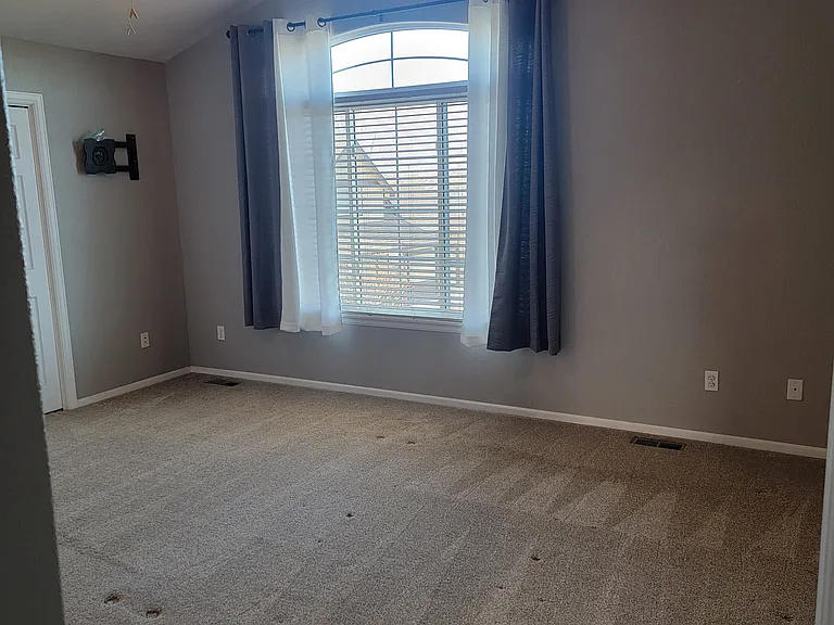 911 Foxtail Ct — Photo 7