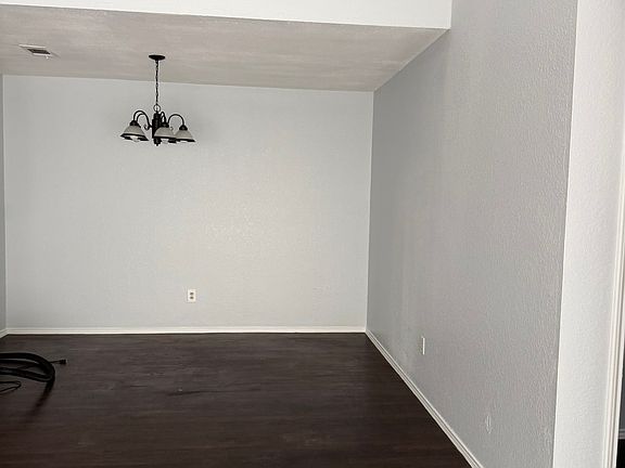 4th image of 304 Gregory Ln