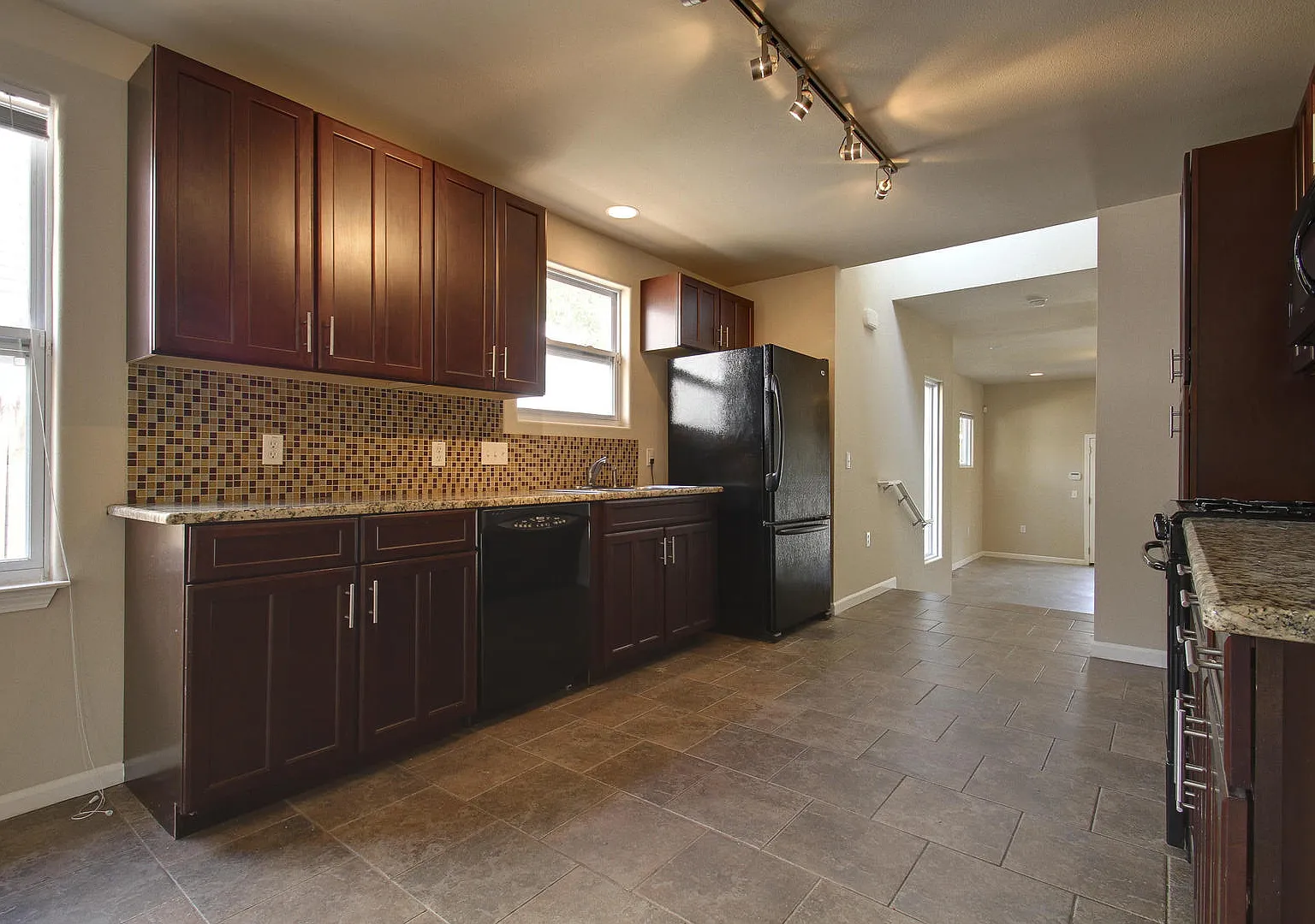 Ut Pre Lease: 2009 Remodeled 6 Bed / 3 Bath, Wood & Stained Concrete Floors, Custom High End Kitc... — Photo 4