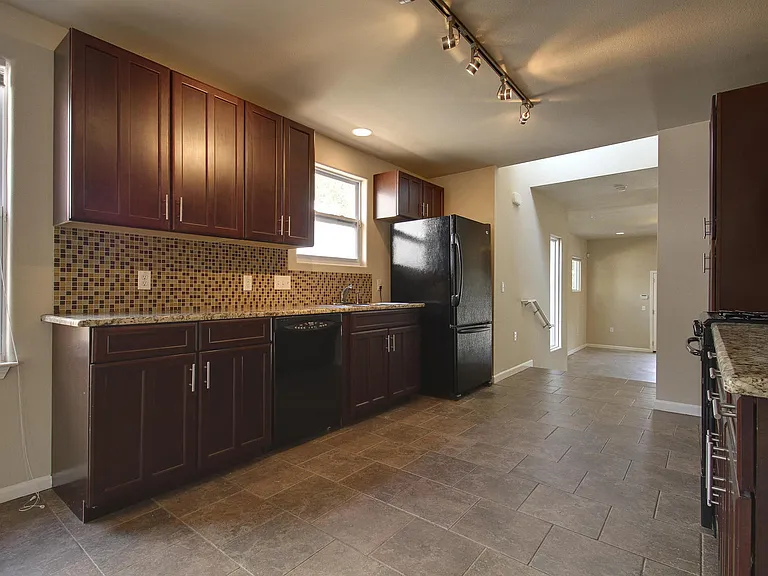 4509 Depew Ave — Photo 4