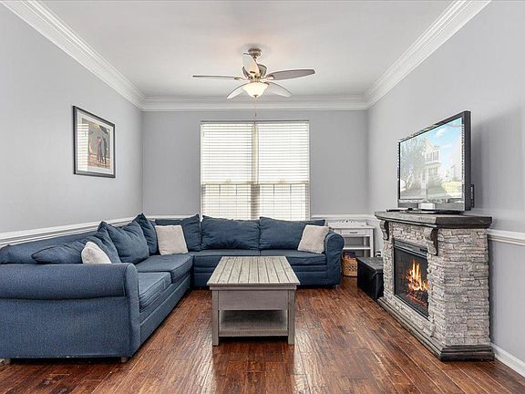 5th image of 25969 Hartwood Dr