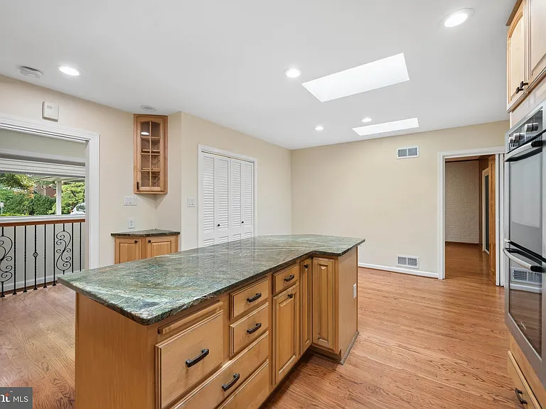 7016 Hopewood St — Photo 23