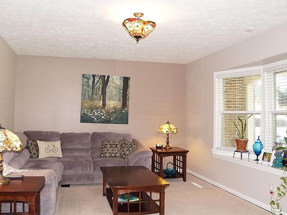Formal living, bay window