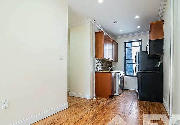2nd image of 1131 President St #B1
