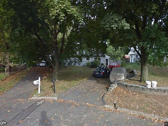2nd image of 57 Lillian St