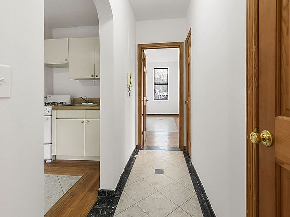 5th image of 224 E 48th St APT 6B