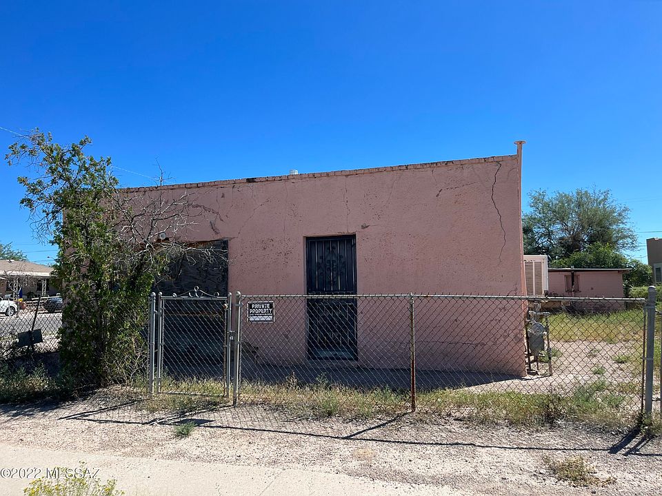 2nd image of 301 W 28th St