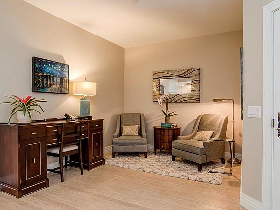 3rd image of 1325 Snell Isle Blvd NE Unit 402