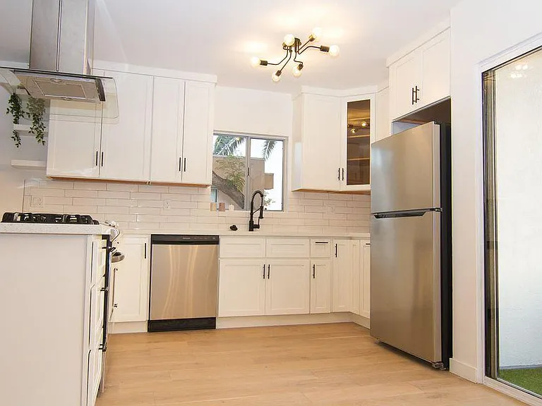 3666 Greenfield Ave #3 — Photo 1