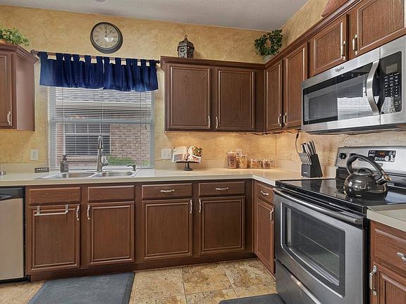 5th image of 7809 Park Downs Dr