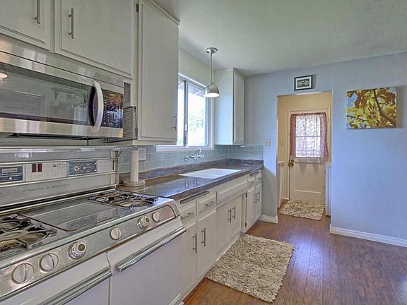 4th image of 5048 Larkspur Dr