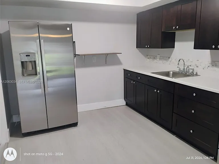 26 SW 6th Ave #1-2 — Photo 11