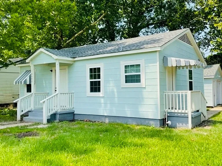 3577 Mission Dr — Photo 2