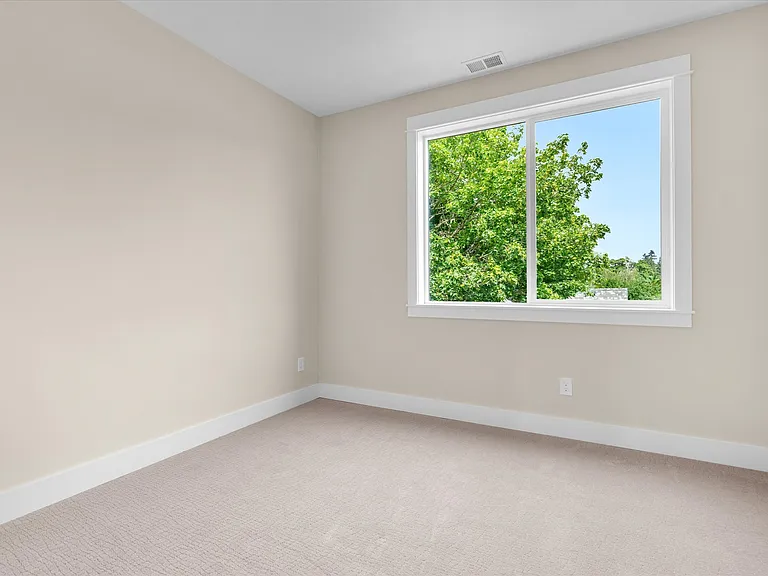 349 SE Walnut St — Photo 29