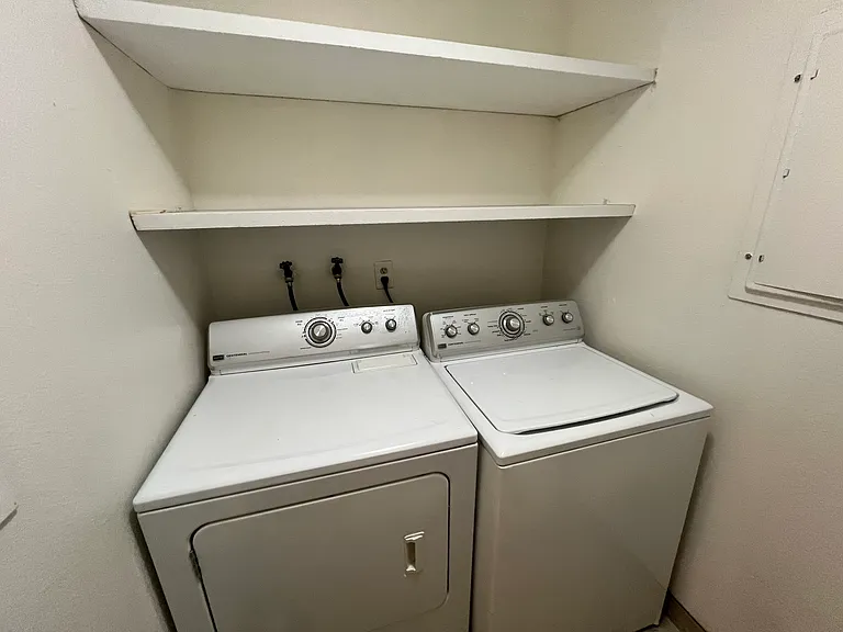 Utility room W/D