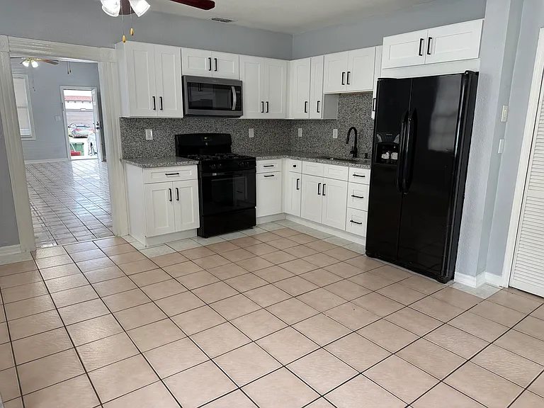 2306 W Ivy St — Photo 5