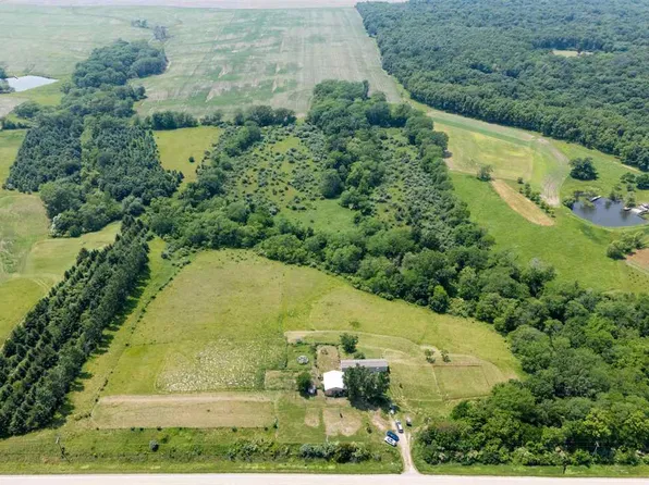 13483 County Road W66, Columbus Junction, IA 52738