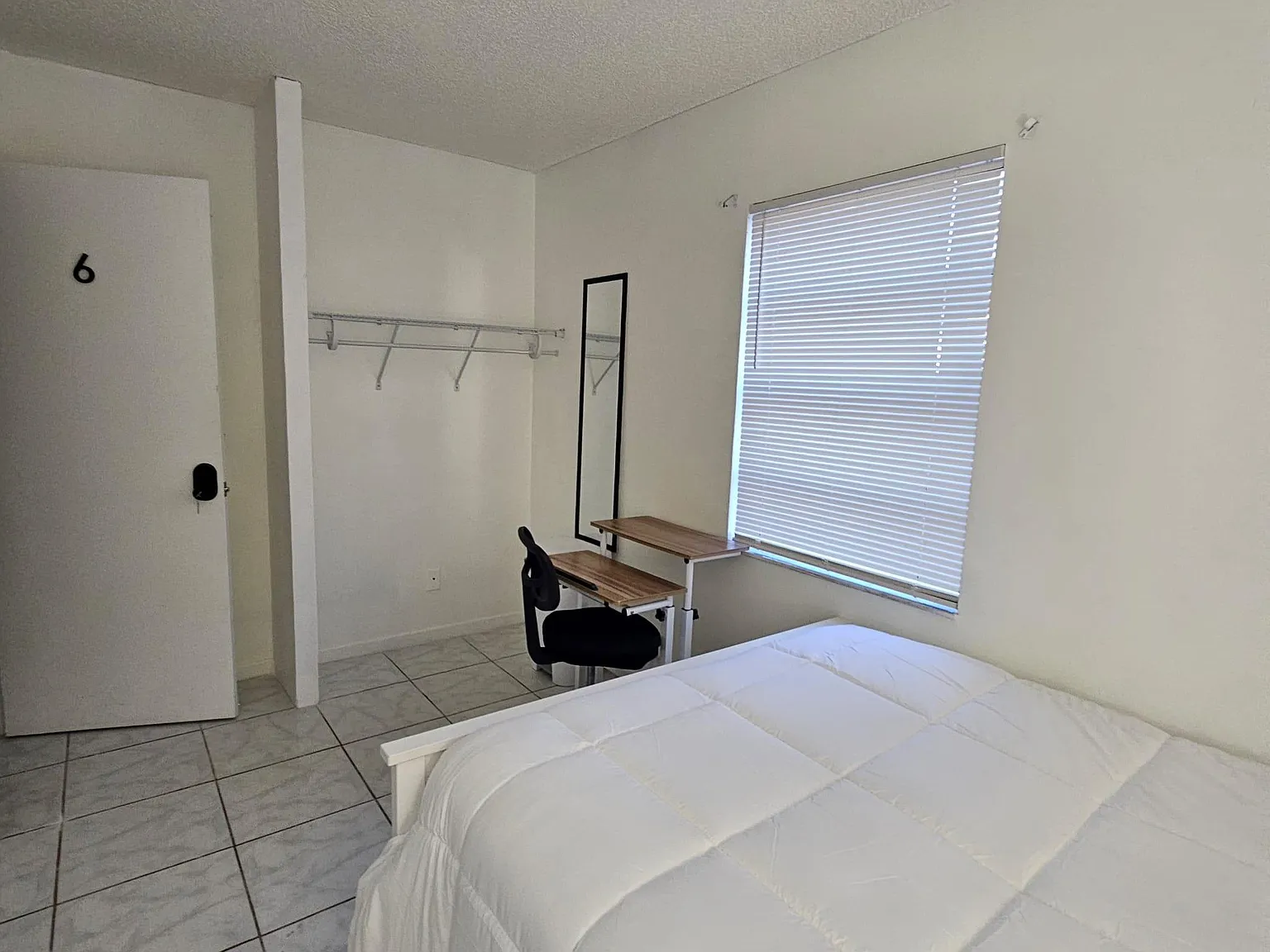 4 bed, 2.0 bath, 1400 sqft, $1,230 — Photo 2