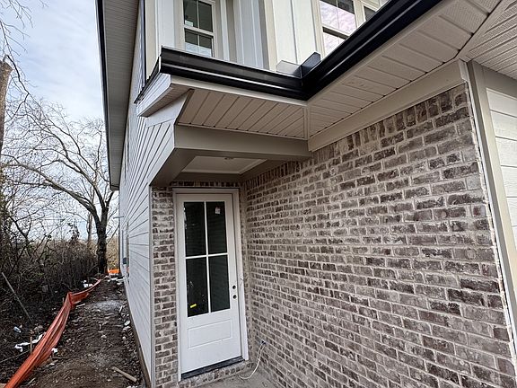 3rd image of 664 Vernon Ave