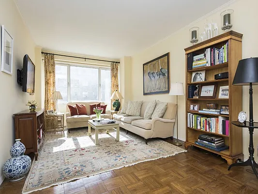 Sold by Sotheby's International Realty | media 1