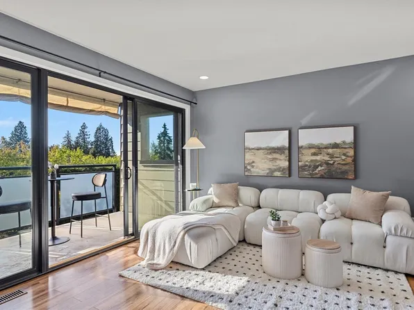 11226 NE 68th Street #B, Kirkland, WA 98033
