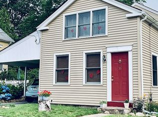 35 Keeney Ln, New London, CT 06320
