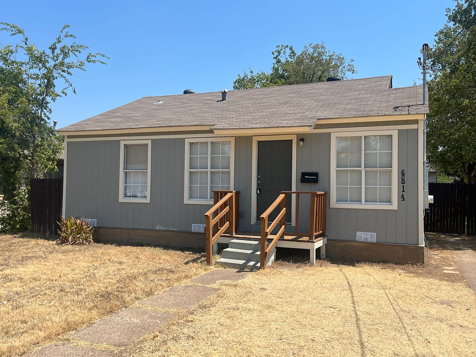 2 bed, 796 sqft, $1,600 — Photo 2