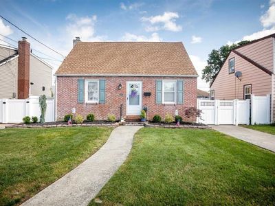 634 Wool Ave, Franklin Square, NY, 11010