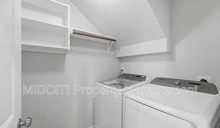 1858 Lauter Ln — Photo 25