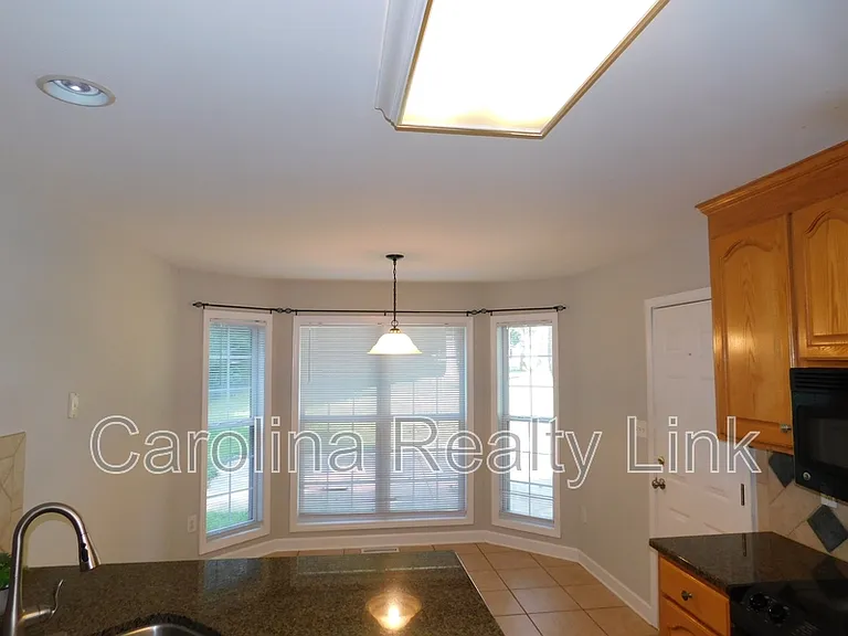 235 Harbor Landing Dr — Photo 6