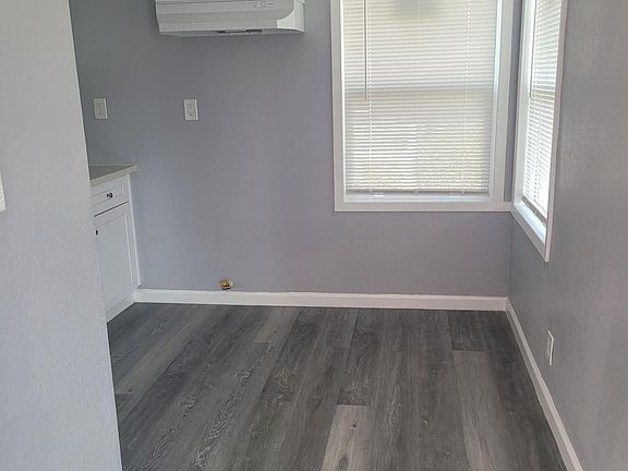 5th image of 10951 California Ave #10951
